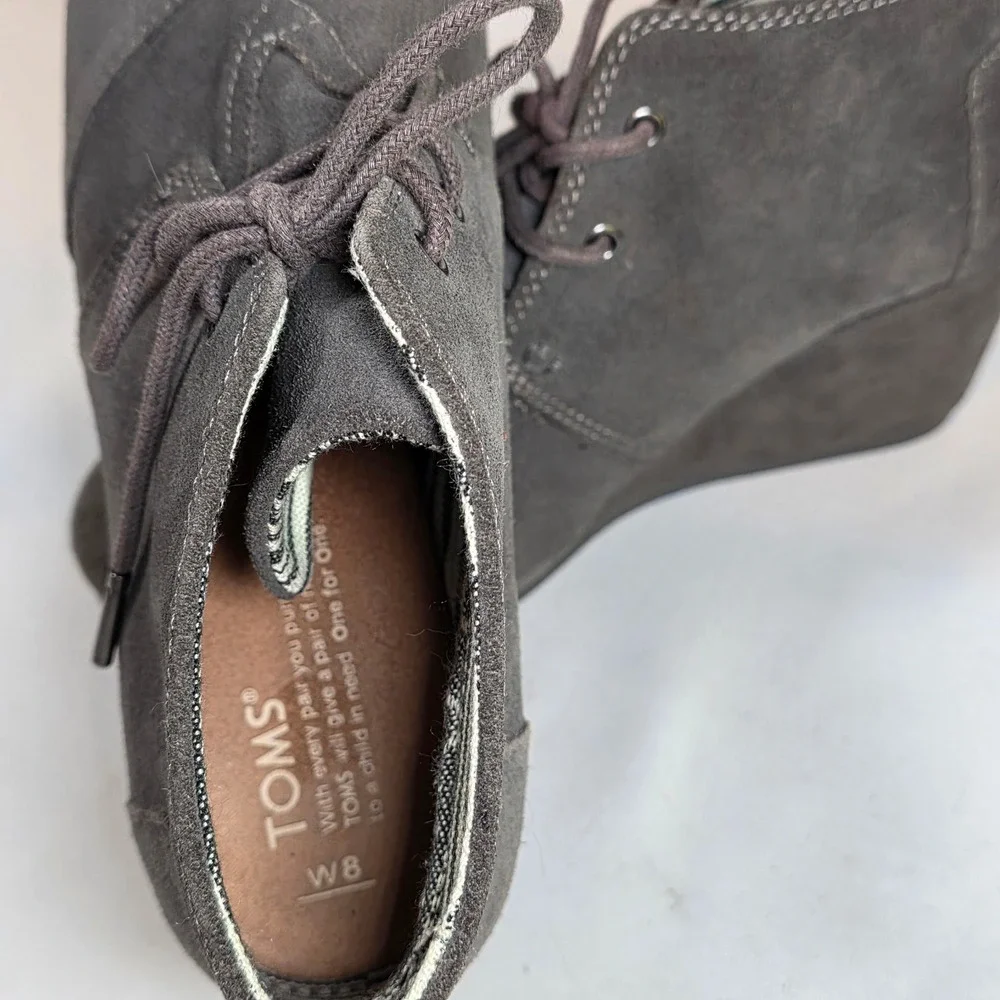 TOMS Desert Wedge Booties Womens 8 Dark Grey Suede‎ Lace Up Ankle Boots